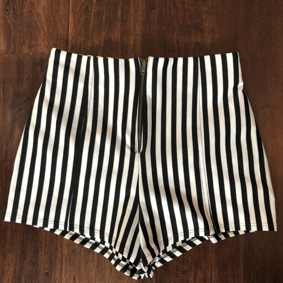 High waisted stripe shorts - Picture 2 of 3
